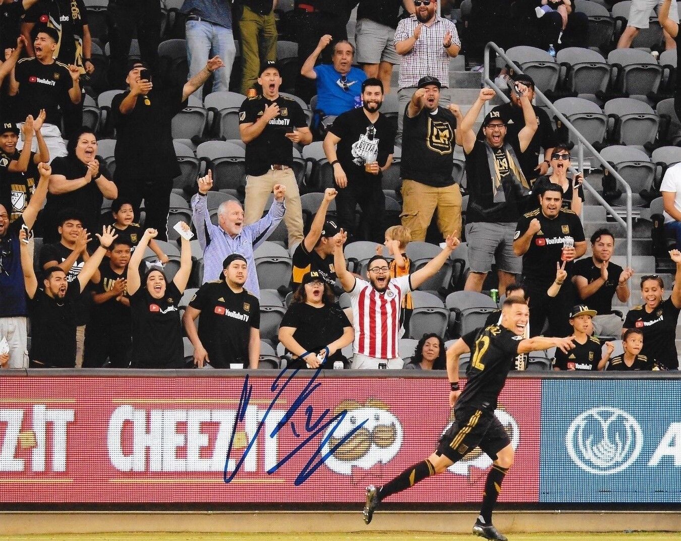 Christian Ramirez signed Los Angeles Football Club LAFC 8x10 Photo Poster painting MLS 2