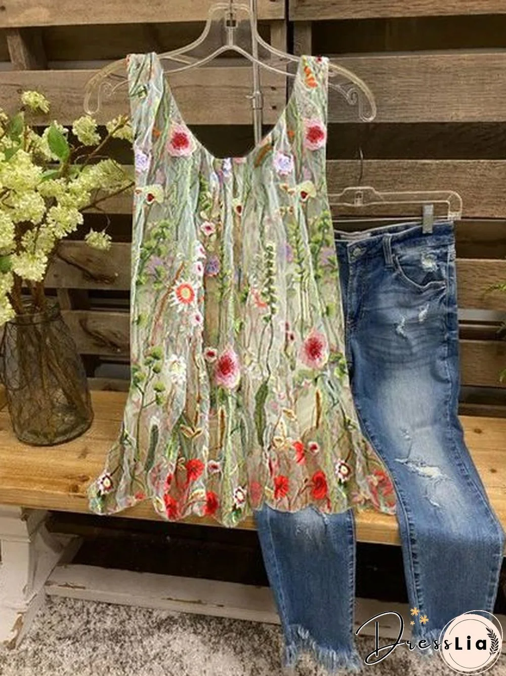 Flower embroidered sleeveless blouse