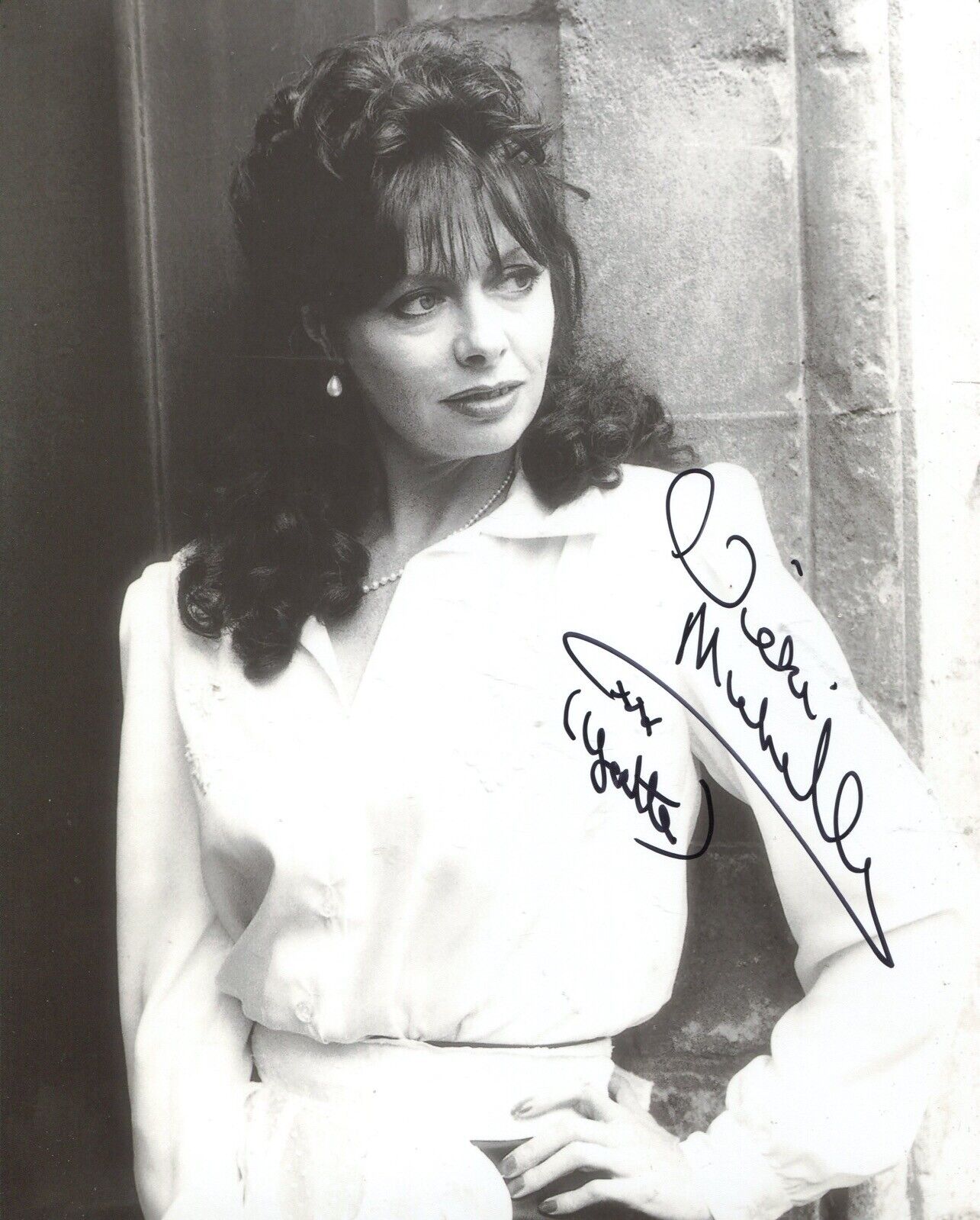 Actress Vicki Michelle signed ALLO ALLO 8x10 comedy Photo Poster painting IMAGE No4