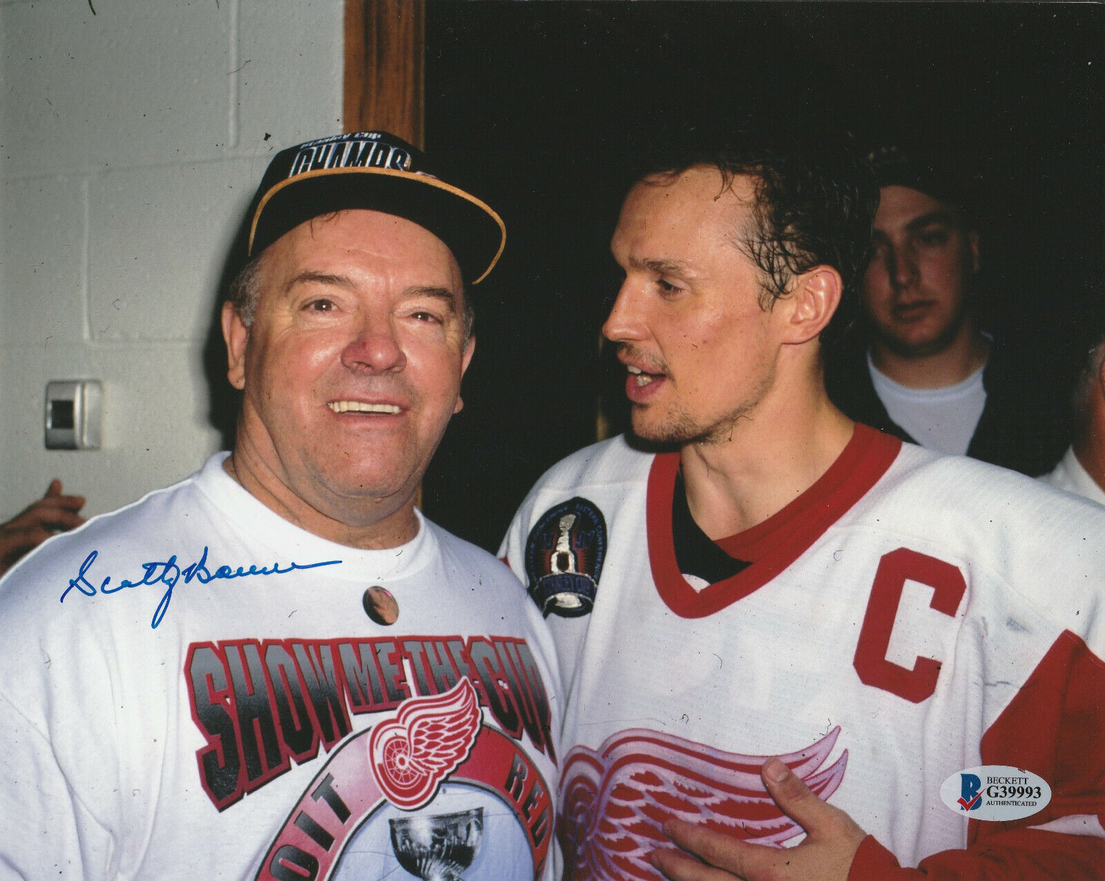 LEGENDARY HHOF COACH SCOTTY BOWMAN SIGNED RED WINGS 8x10 Photo Poster painting! BECKETT BAS COA