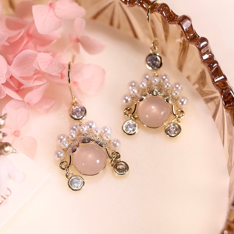 Huadan pearl earrings