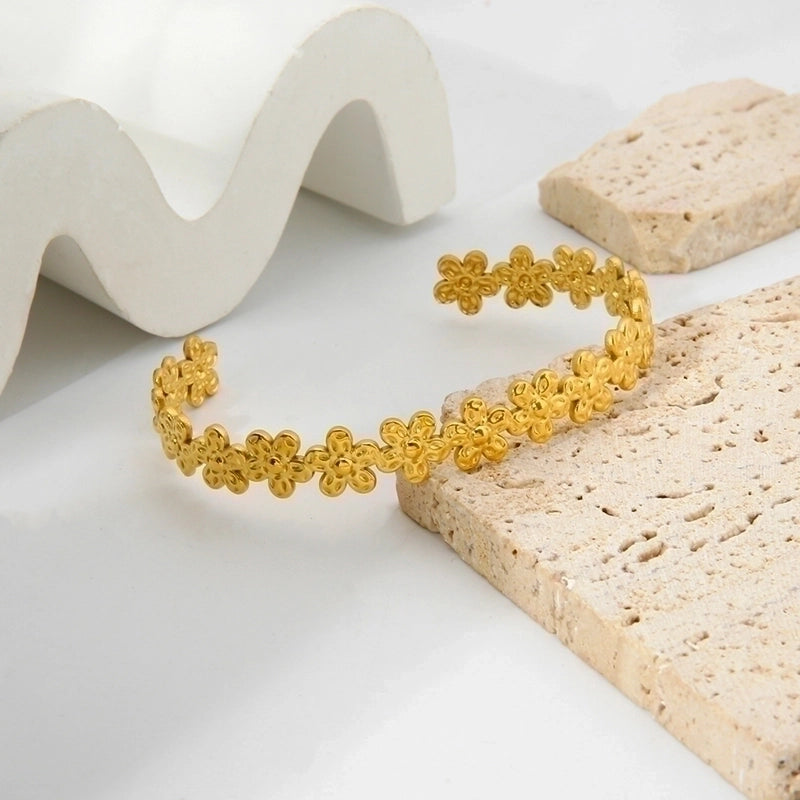 Retro Ethnic Style Bohemian Petal 304 Stainless Steel 18K Gold Plated Bangle In Bulk