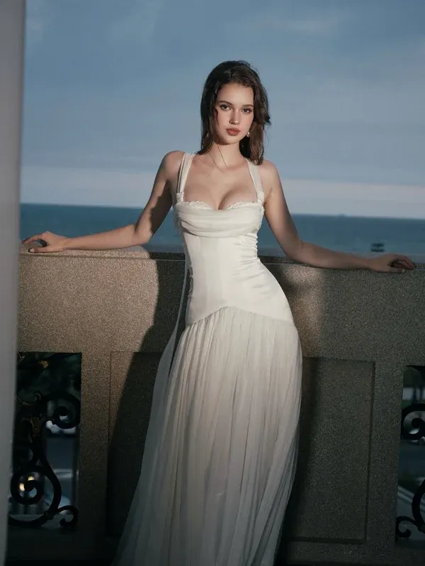 Enchanting Off-White Chiffon Halter Neck Sleeveless Long Sheath Wedding Dress With Strap | ZJ0140 Wellcucu