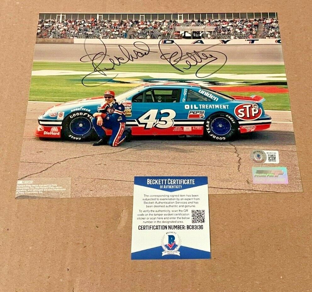 RICHARD PETTY RACING LEGEND SIGNED NASCAR 8X10 Photo Poster painting BECKETT CERTIFIED #5