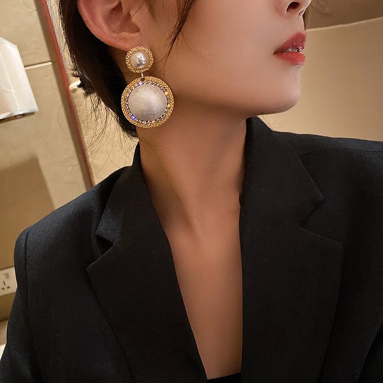 Round pearl earrings