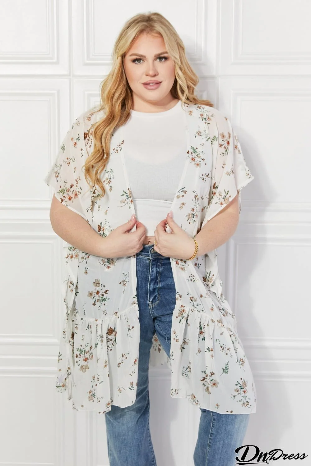 Justin Taylor Meadow of Daisies Floral Kimono