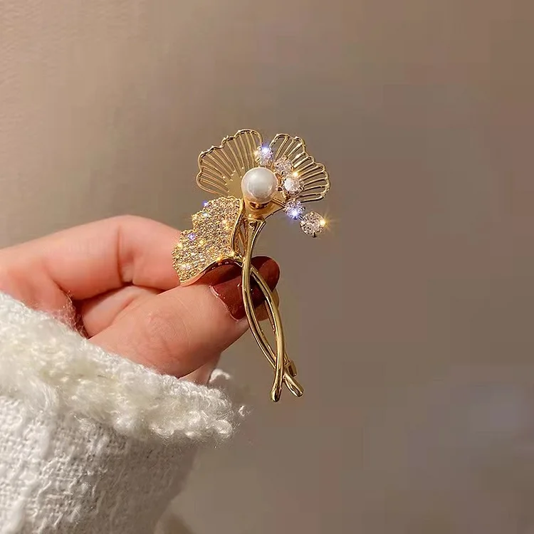 Jiebangke 1PCS New Tulip Flower Golden Brooch Elegant Design Sense Rose White Stone Jewelry Luxury 2025 High Quality