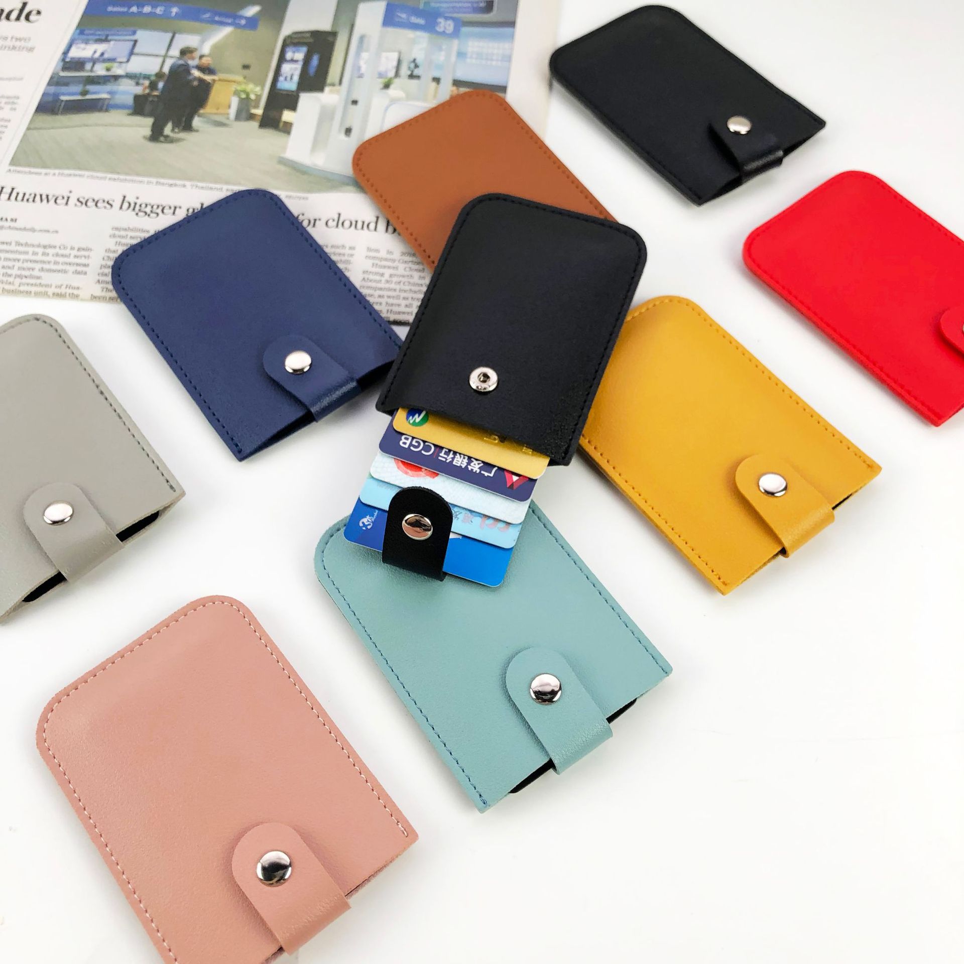 Stackable Pull-out Card Holder