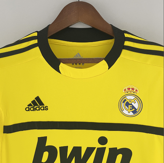 Retro 2011/2012 Real Madrid Goalkeeper Yellow Football Shirt Thai Quality
