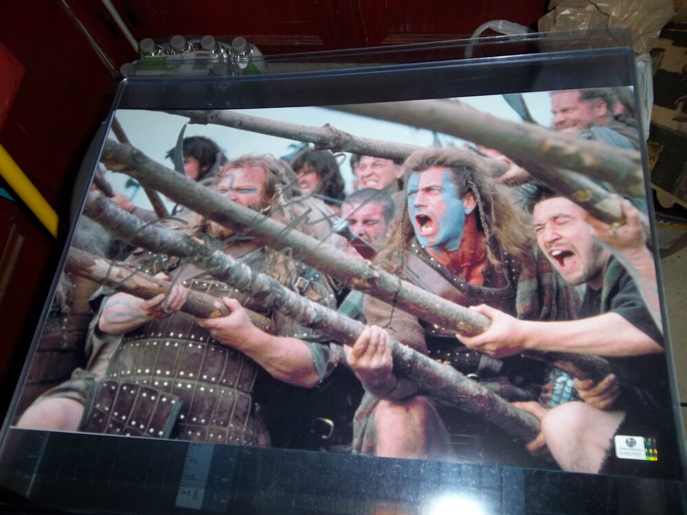 Mel Gibson - BRAVEHEART - signed 11x17 Beckett