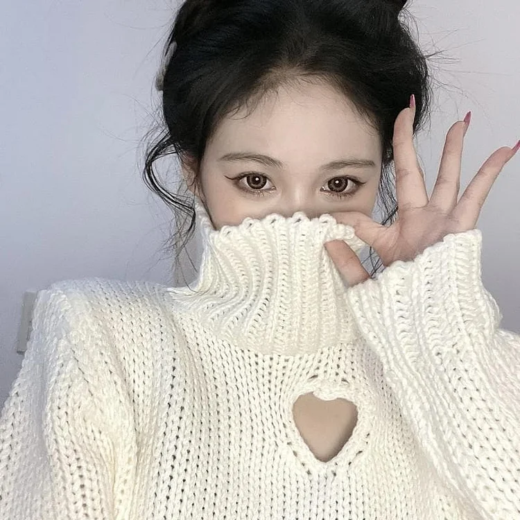 Chic Heart-shaped Hollow Out Girl Long Sleeve Turtleneck Crop Sweaters SP15559