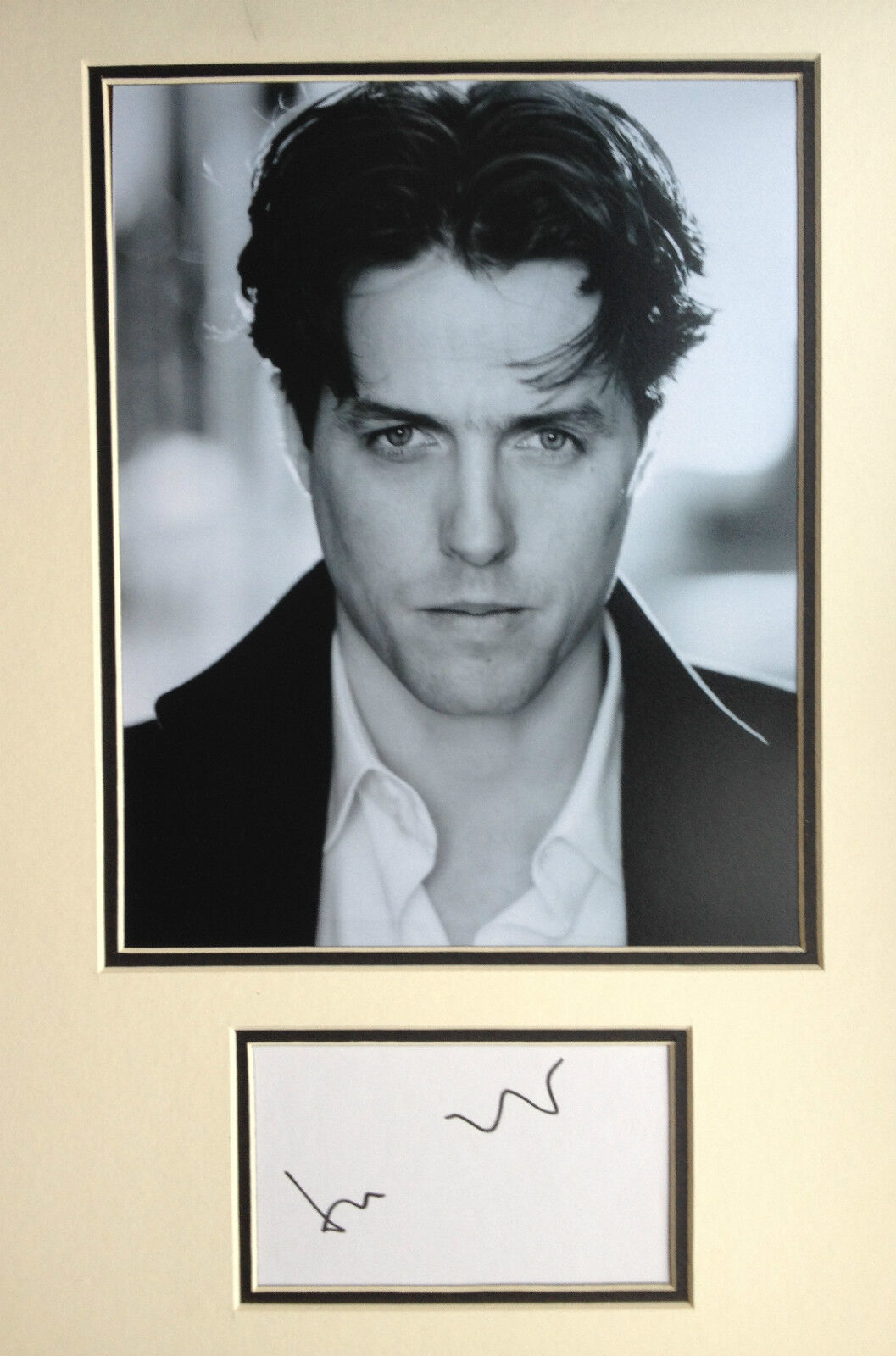 HUGH GRANT GREAT BRITISH ACTOR - SUPERB SIGNED B/W Photo Poster painting DISPLAY