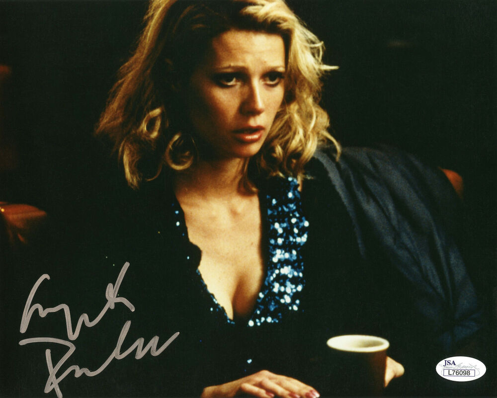 Gwyneth Paltrow Signed  8X10 Sexy Photo Poster painting Auto Autograph Autographed Pose 4