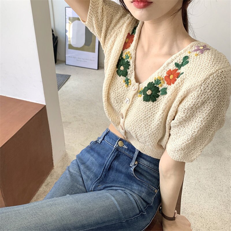 Retro Chic Thin Knitted Vintage Embroidery Flower Tops Short Sweaters