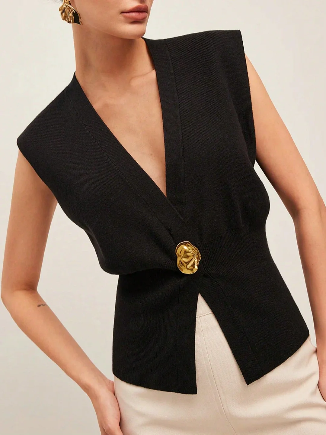 Nigikala Nigikala Women's Elegant Casual Knitted Vest Deep V Collar Simple Fashion Commuting Temperament Top