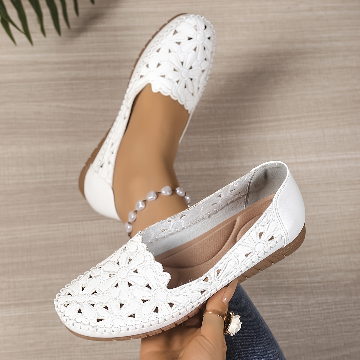 Rubber sole and comfort in women's leather shoes
