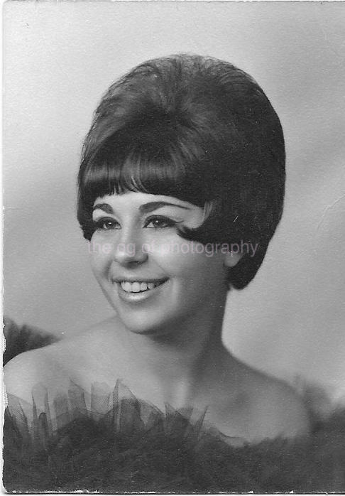 PRETTY GIRL WITH A FUNKY HAIRDO Vintage FOUND Photo Poster painting bw Original Snapshot 08 22 C