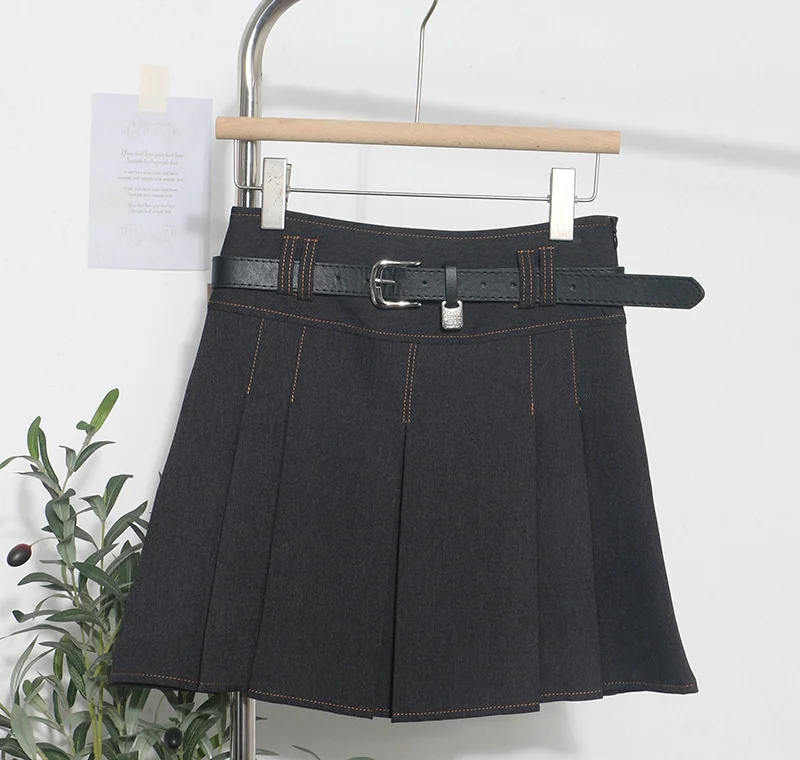 Uveng Spring And Summer Women's Retro Modern Hit Color Clear Line Pressure Skirt Anti-Light Short Skirt With Belt 8299
