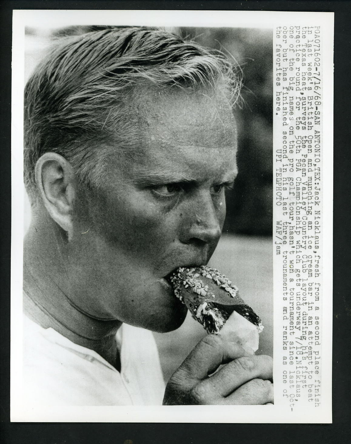 Jack Nicklaus eating ice cream 1968 Press Photo Poster painting Pecan Valley PGA Championship