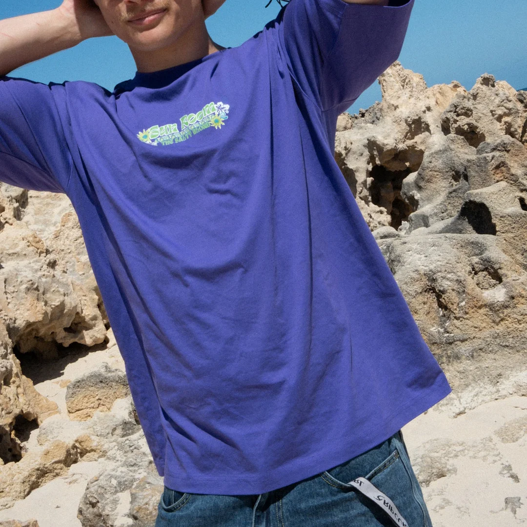  Beach-Ready Oversized T-Shirt with Tropical Print and Adjustable Sleeves