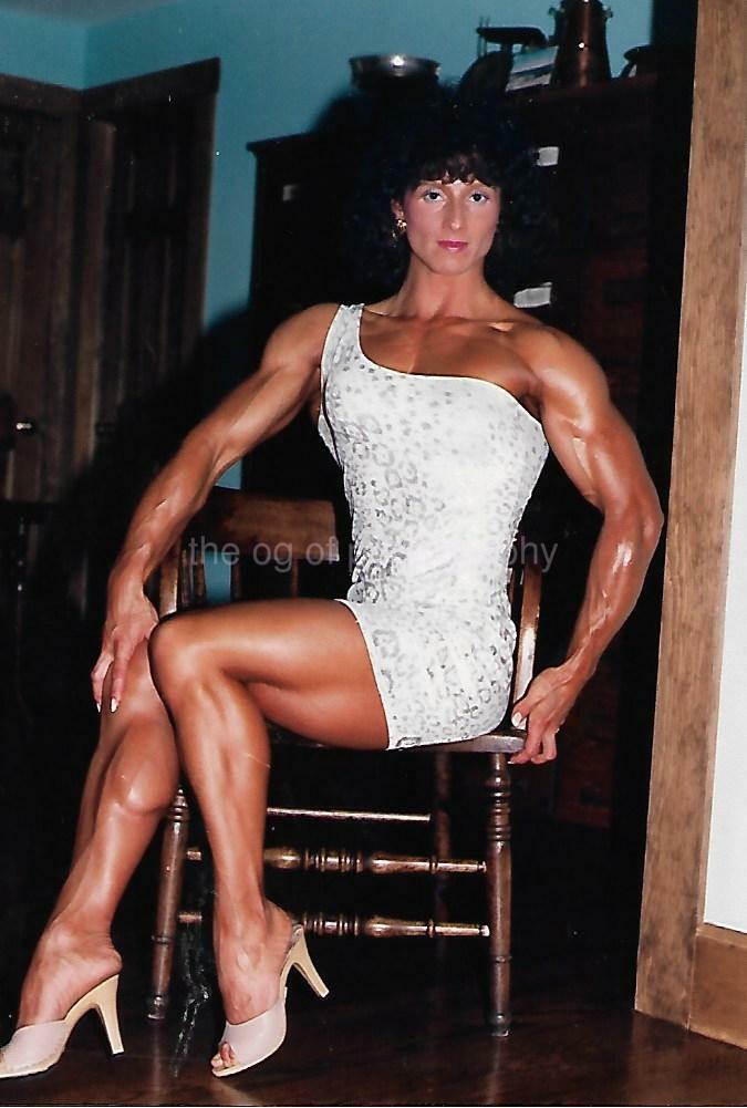 PRETTY BUFF WOMAN 80's 90's FOUND Photo Poster painting Color MUSCLE GIRL Original EN 21 49 I