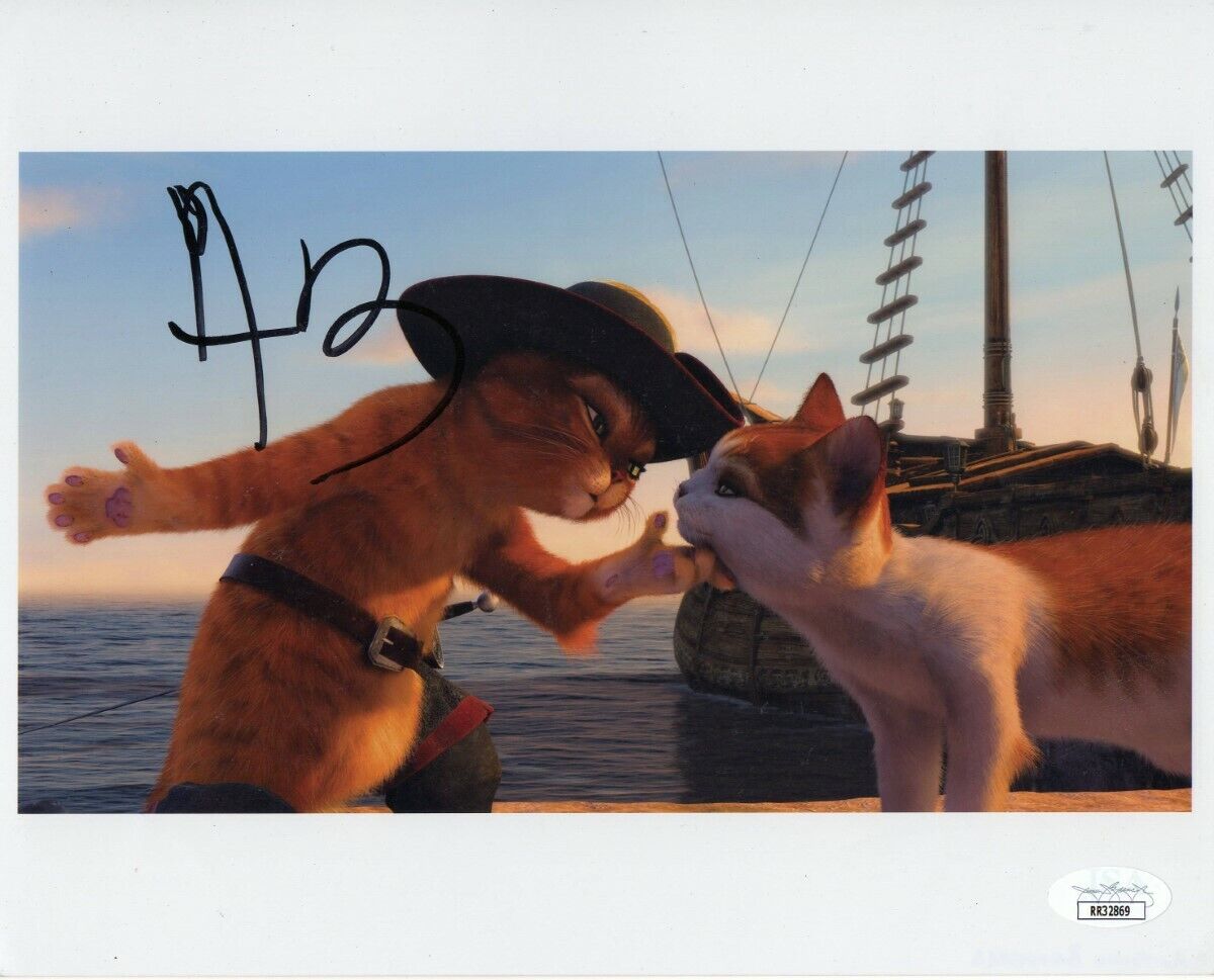 Antonio Banderas Signed Autographed 8X10 Photo Poster painting Puss N' Boots Shrek JSA RR32869