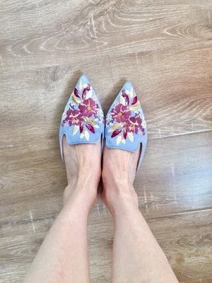 Silk Embroidery Mules Shoes Woman Brand Luxury Slippers Flats Pointed Toe Slides Floral Home Slippers Cozy Slip On Flip Flops
