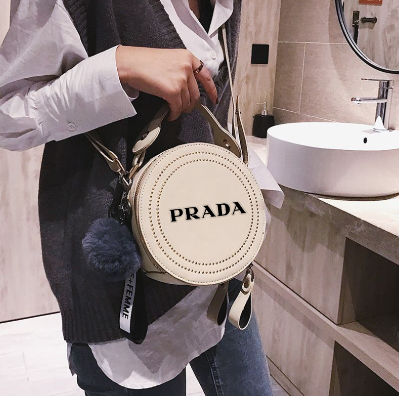 Módní crossbody kabelka PRADA z roku 2023 s matným prošíváním