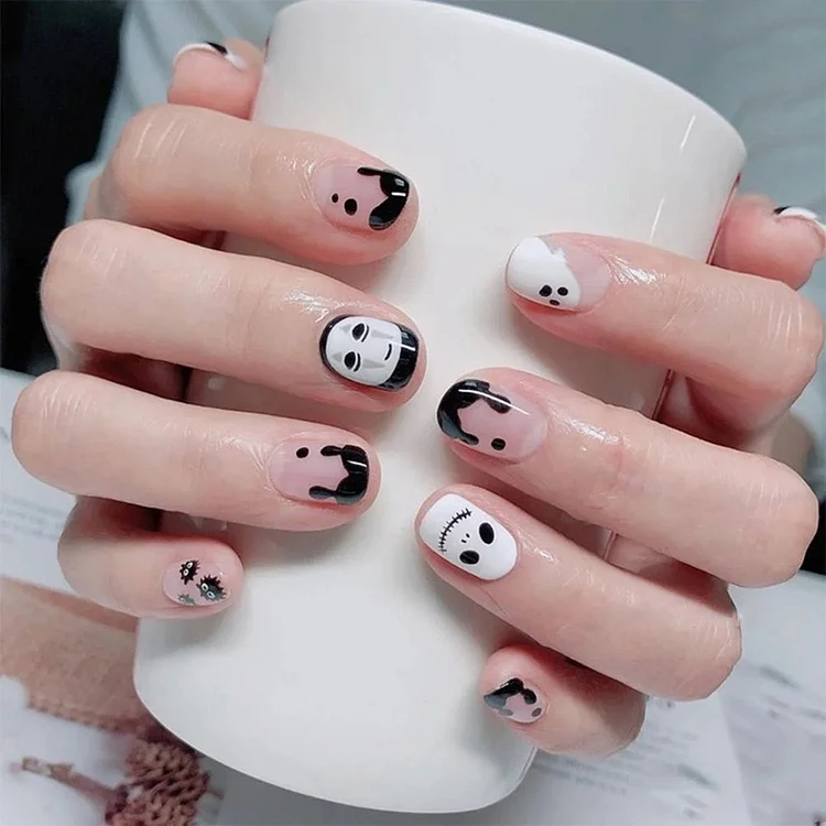 24pcs Halloween Nail Tip Fake Art Ghost Skeleton Press on Nails with Glue Designs Funny Artificial Short Christmas False Nails