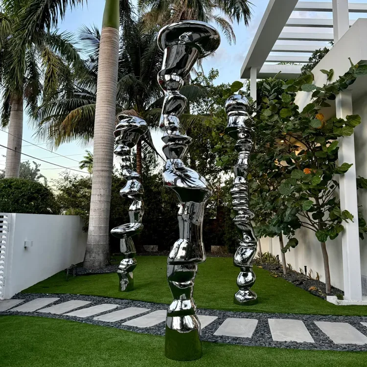 Abstract Mirror Stainless Steel Sculpture Columns for Outdoor Spaces
