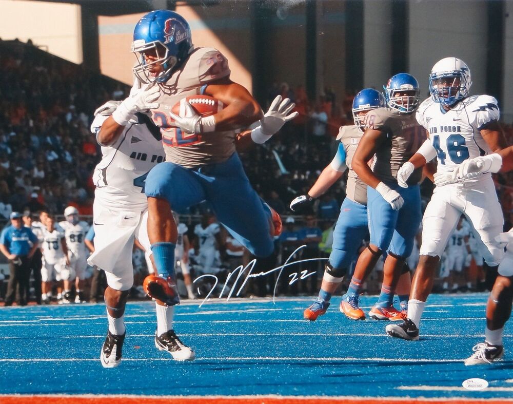 Doug Martin Autographed 16x20 Boise State In AIr Photo Poster painting- JSA W Authenticated