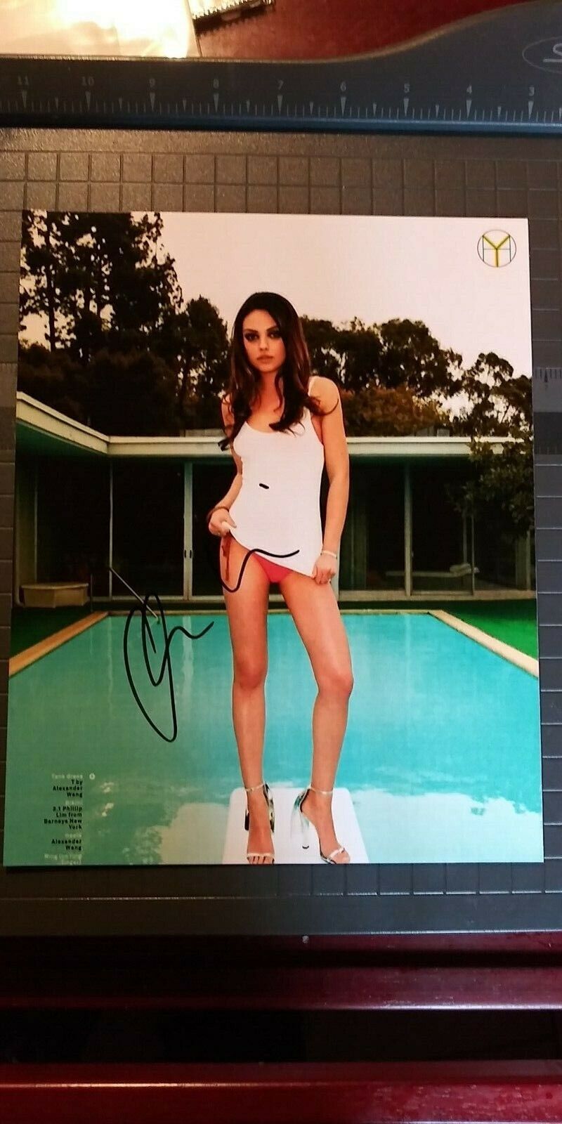 Mila Kunis signed 8x10