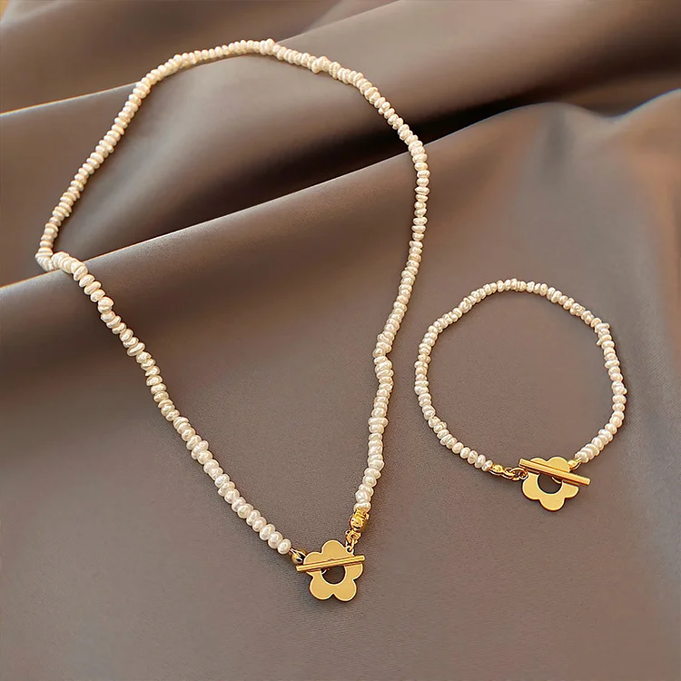 Irregular pearl necklace