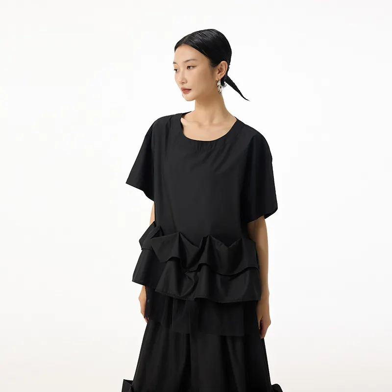 Minimalist style solid color T-shirt
