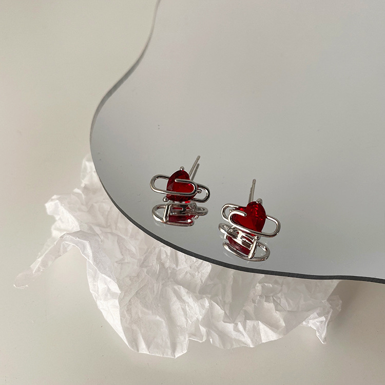 PAPER CLIP HEART EARRINGS