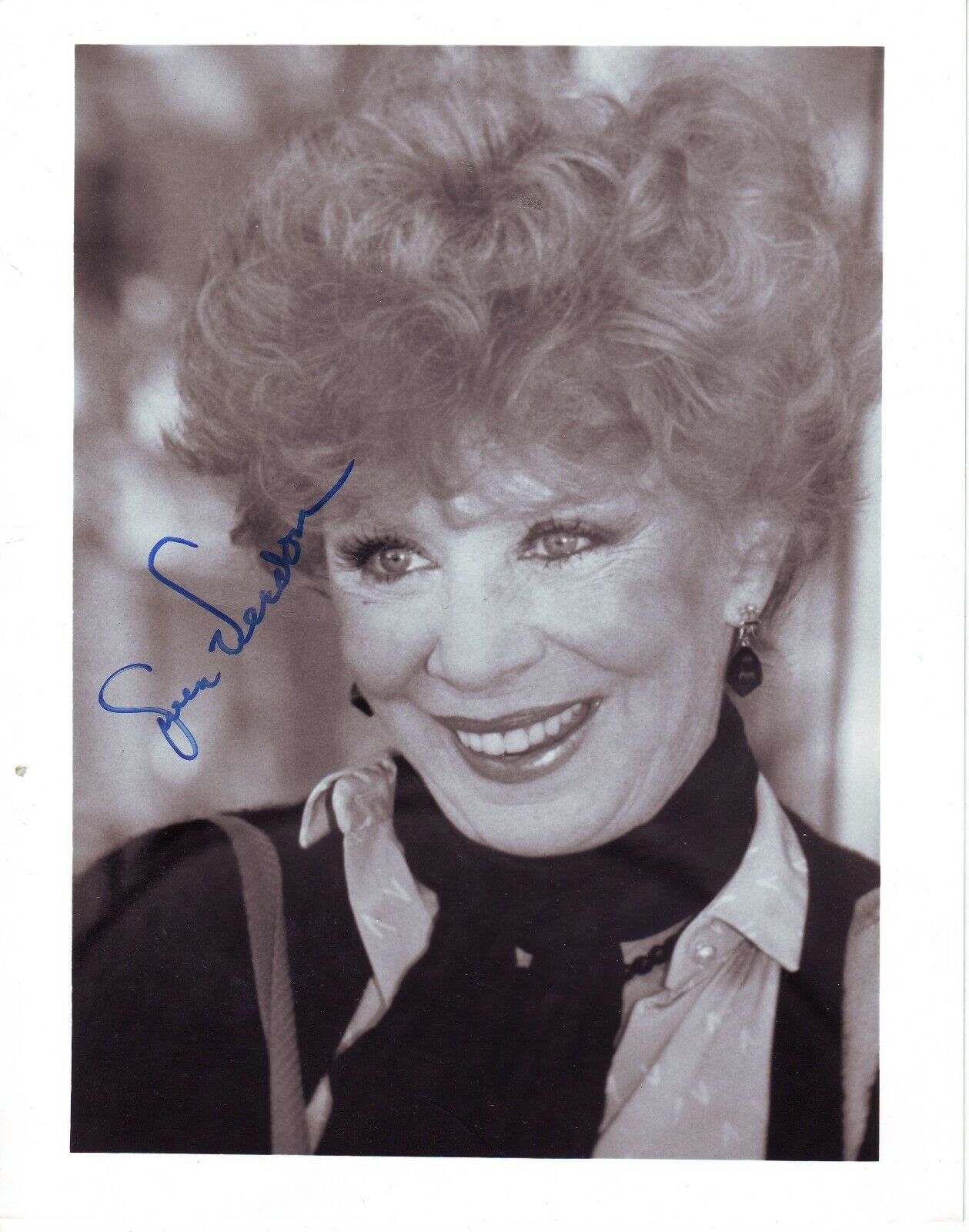 Gwen Verdon (20x25 cm) Original Autographed Photo Poster painting