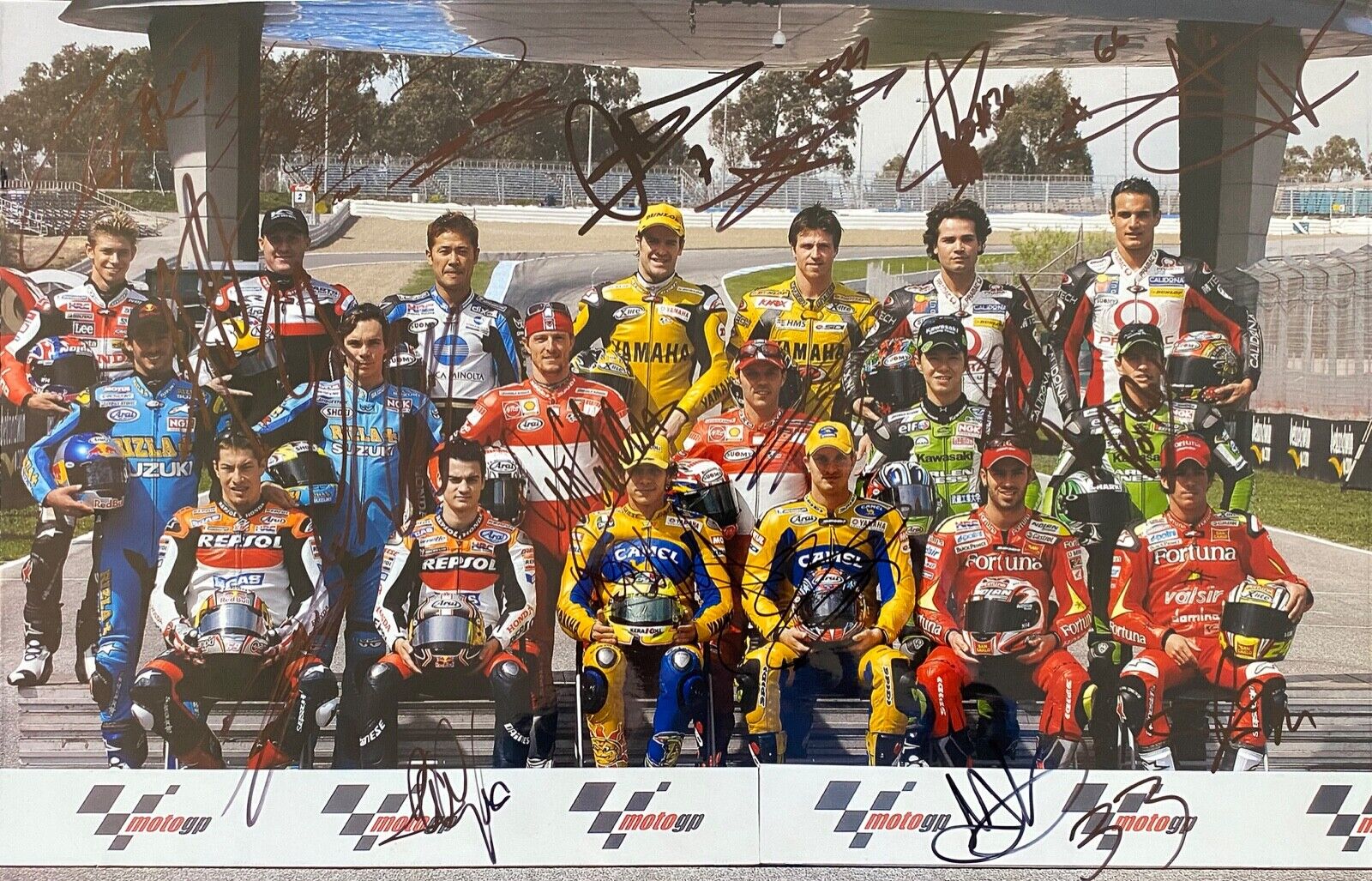 MOTOGP 2006 HAND SIGNED 18X12 GRID Photo Poster painting 19 AUTOGRAPHS ROSSI, HAYDEN, STONER