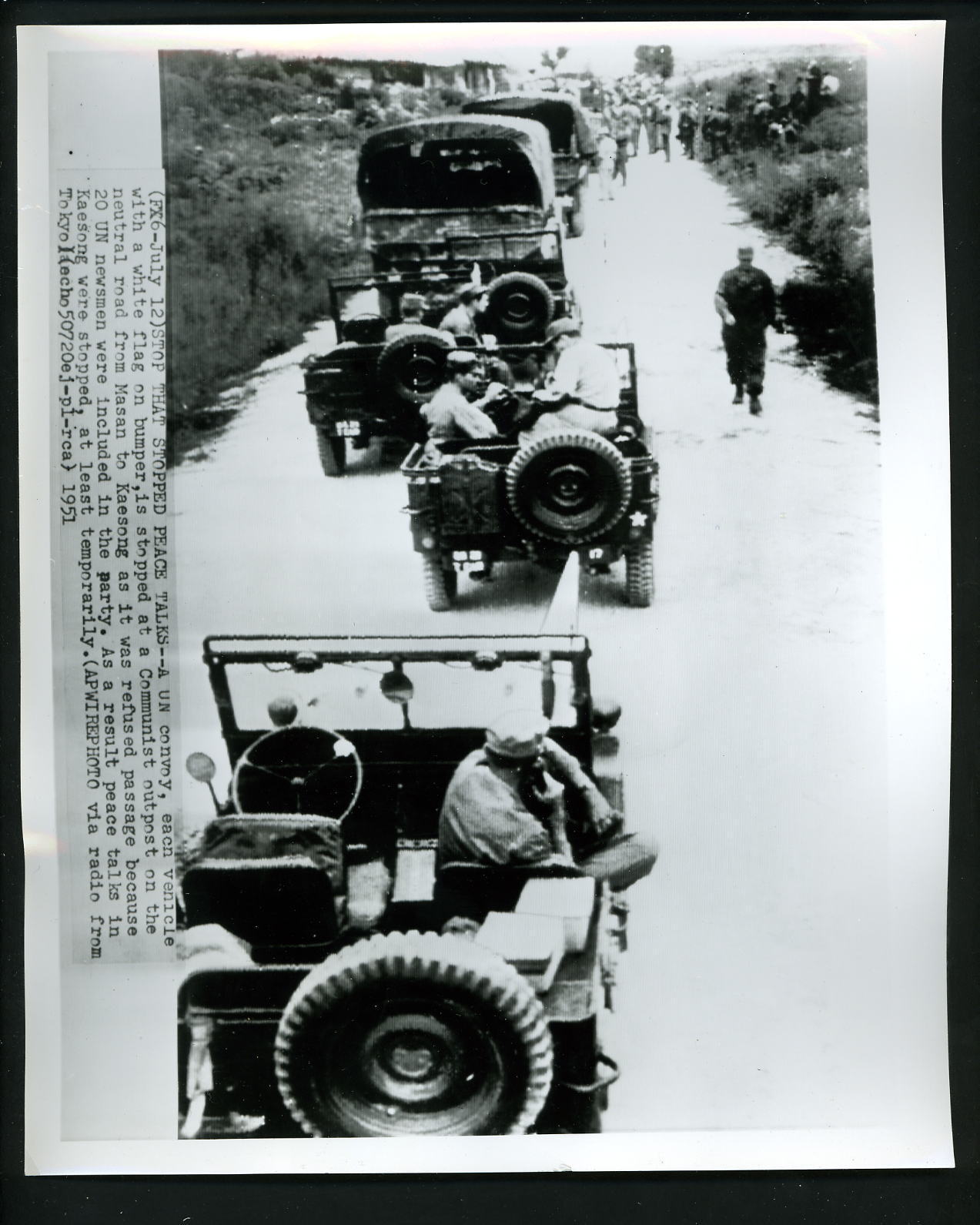 Korean War UN Convoy stopped at Communist outpost to Kaesong 1951 Press Photo Poster painting