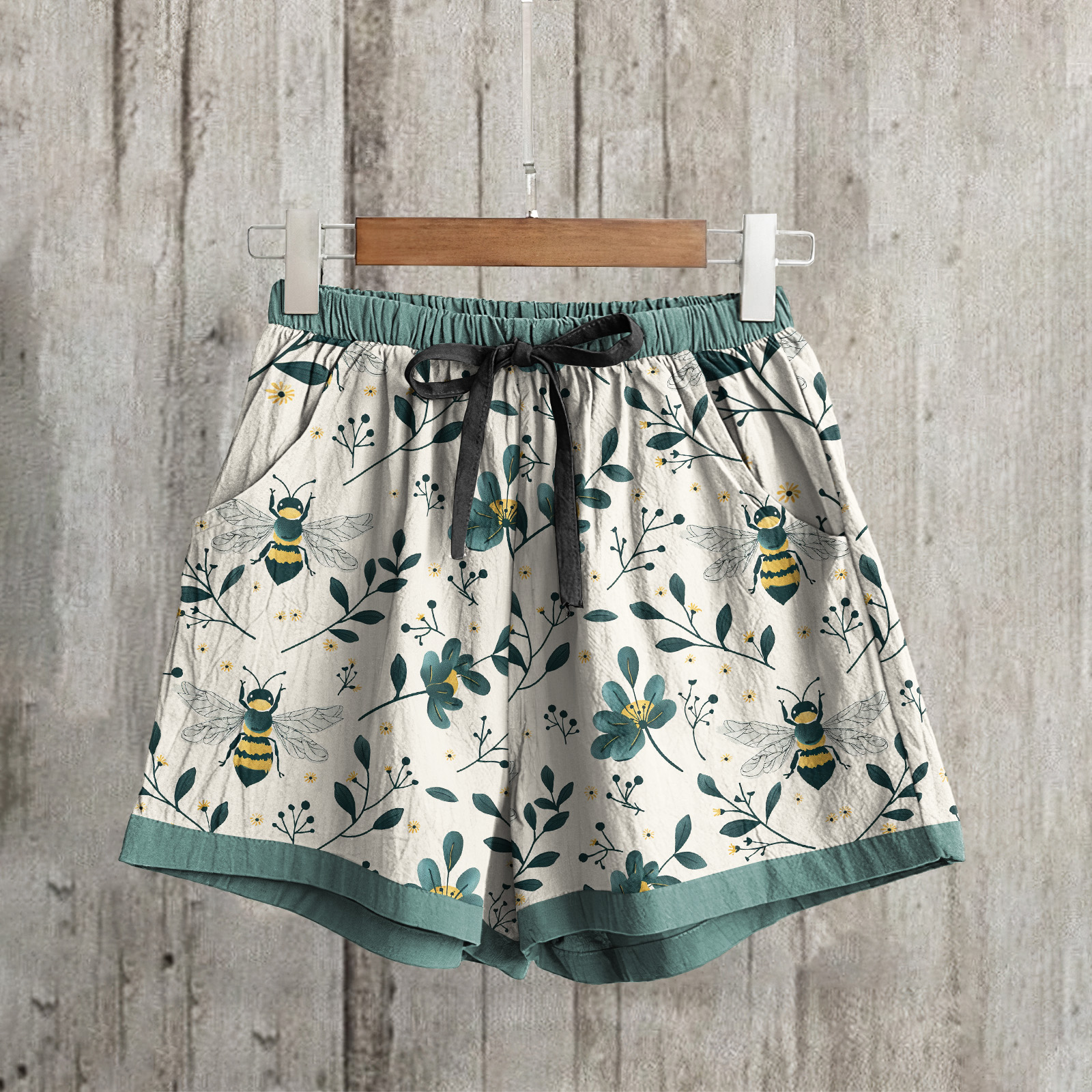 Comstylish Bee In Flowers Art Print Casual Shorts