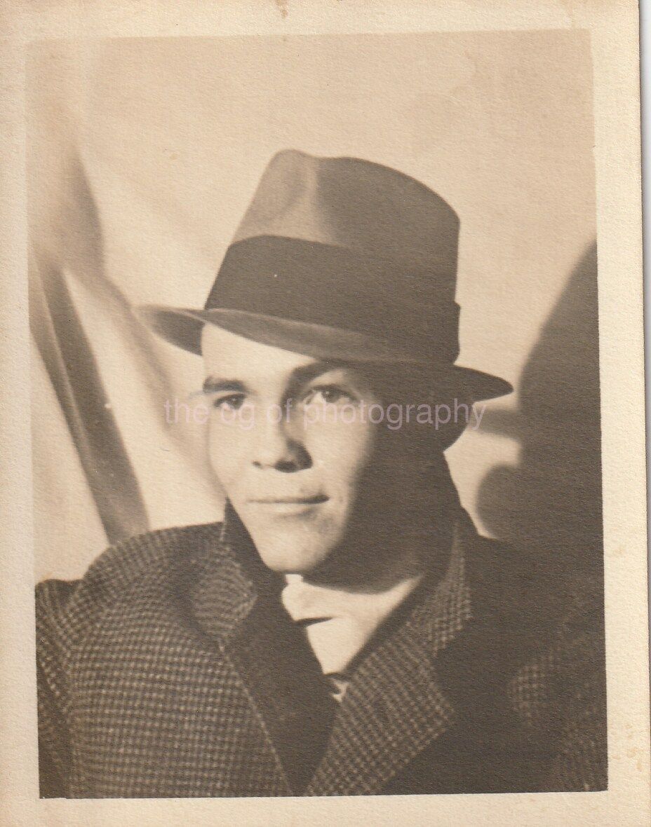 YOUNG MAN Found Photo Poster paintinggraph bwOriginal Portrait VINTAGE 810 8 P