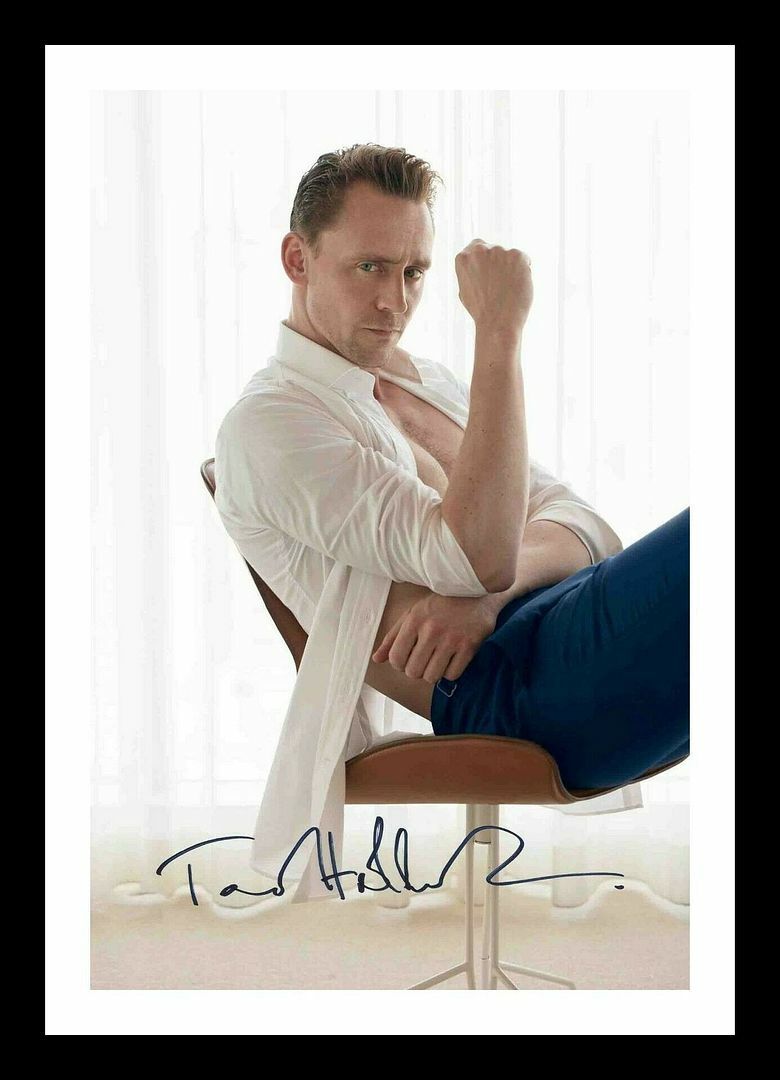 Tom Hiddleston Autograph Signed & Framed Photo Poster painting