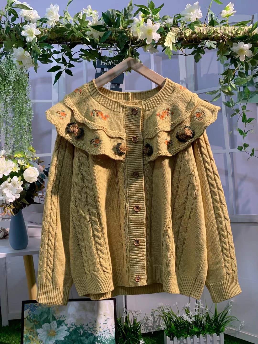 Women Long Sleeve V-neck Graphic Floral Printed Top