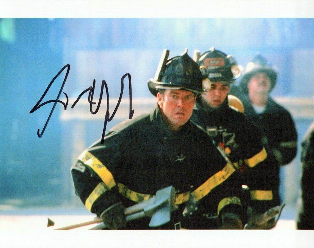 Dennis Quaid Frequency autographed Photo Poster painting signed 8x10 #2 Frank Sullivan fireman