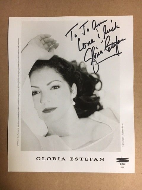 Gloria Estefan Signed 8x10 Lovely Photo Poster painting Auction House COA