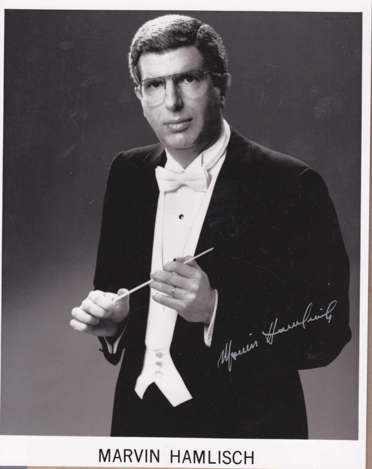 Marvin Hamlisch signed 8x10 BW Photo Poster painting-1973- 3-Time Oscar Winner(DEC)