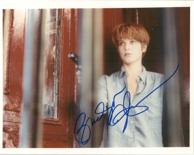 Bridget Fonda Signed Autographed Glossy 8x10 Photo Poster painting - COA Matching Holograms