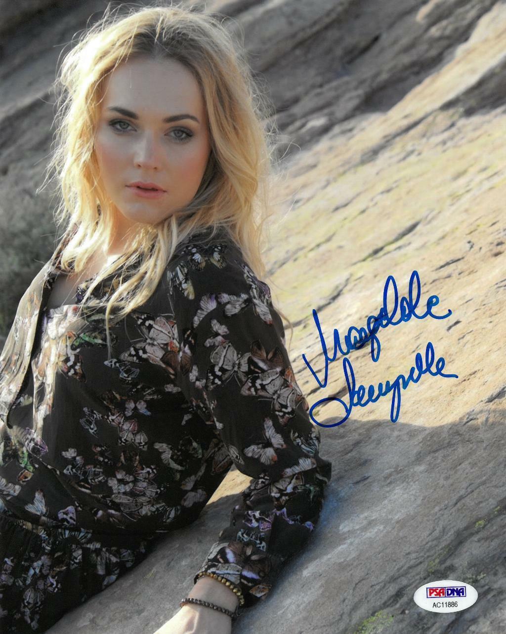 Magdalena Lamparska Signed Authentic Autographed 8x10 Photo Poster painting PSA/DNA #AC11886