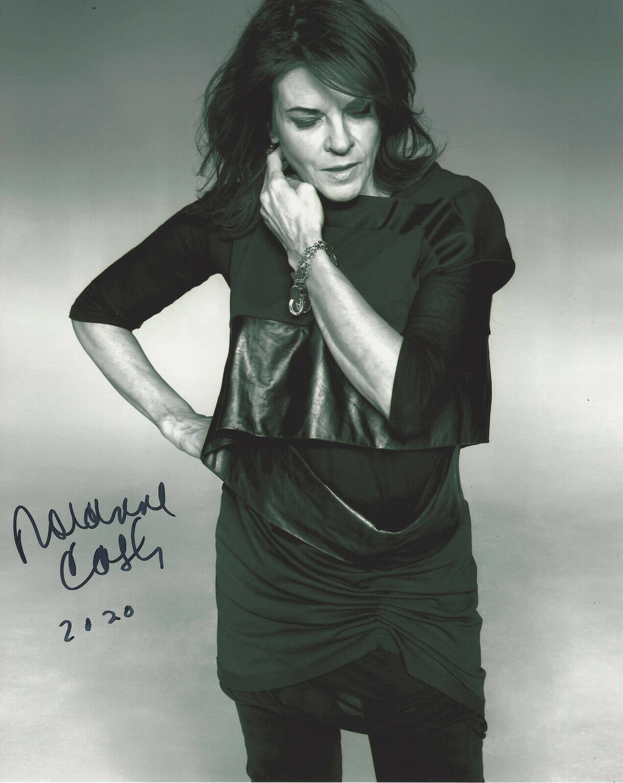 SINGER ROSANNE CASH SIGNED AUTHENTIC 8x10 Photo Poster painting D w/COA JOHNNYS DAUGHTER COUNTRY