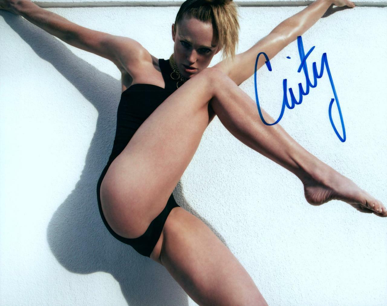 Caity Lotz signed 8x10 Photo Poster painting Pic autographed Picture with COA