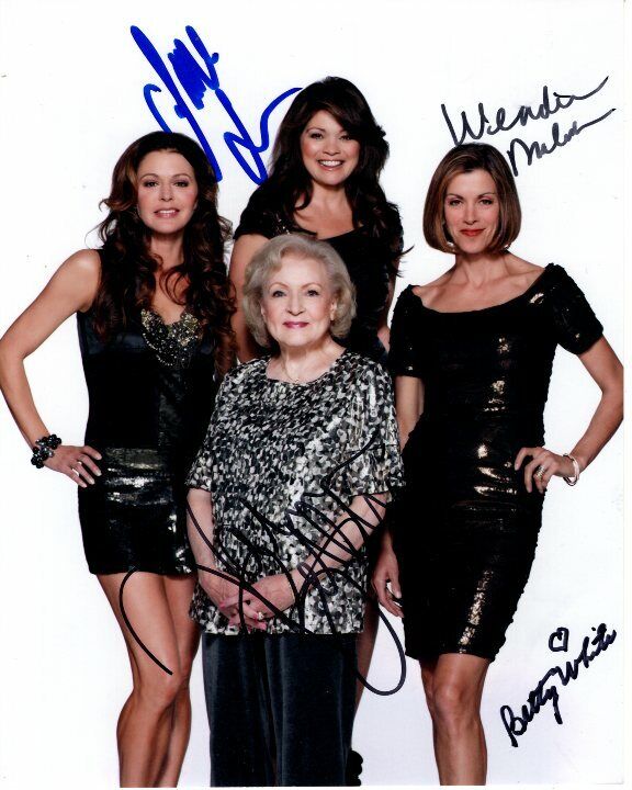 HOT IN CLEVELAND signed CAST Photo Poster painting BETTY WHITE JANE LEEVES VALERIE BERTINELLI +